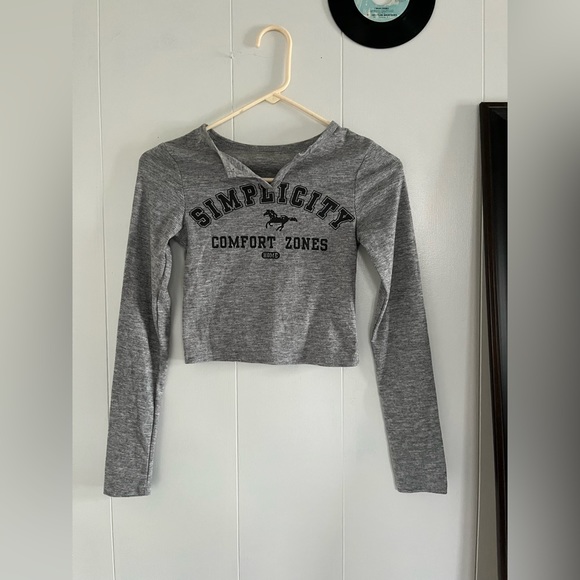 Dazy Tops - “Simplicity” V cut neckline crop top!